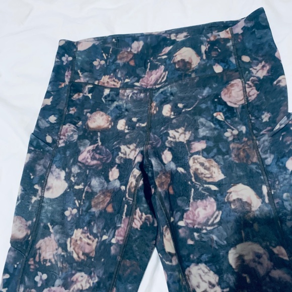 LuLuLemon ”Speed Up” Leggings - Picture 2 of 3